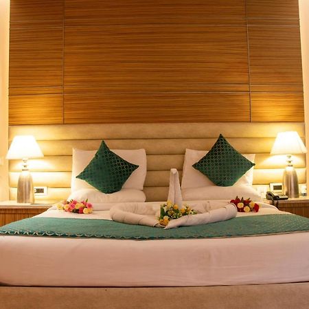 Hotel Landmark Rewa Экстерьер фото