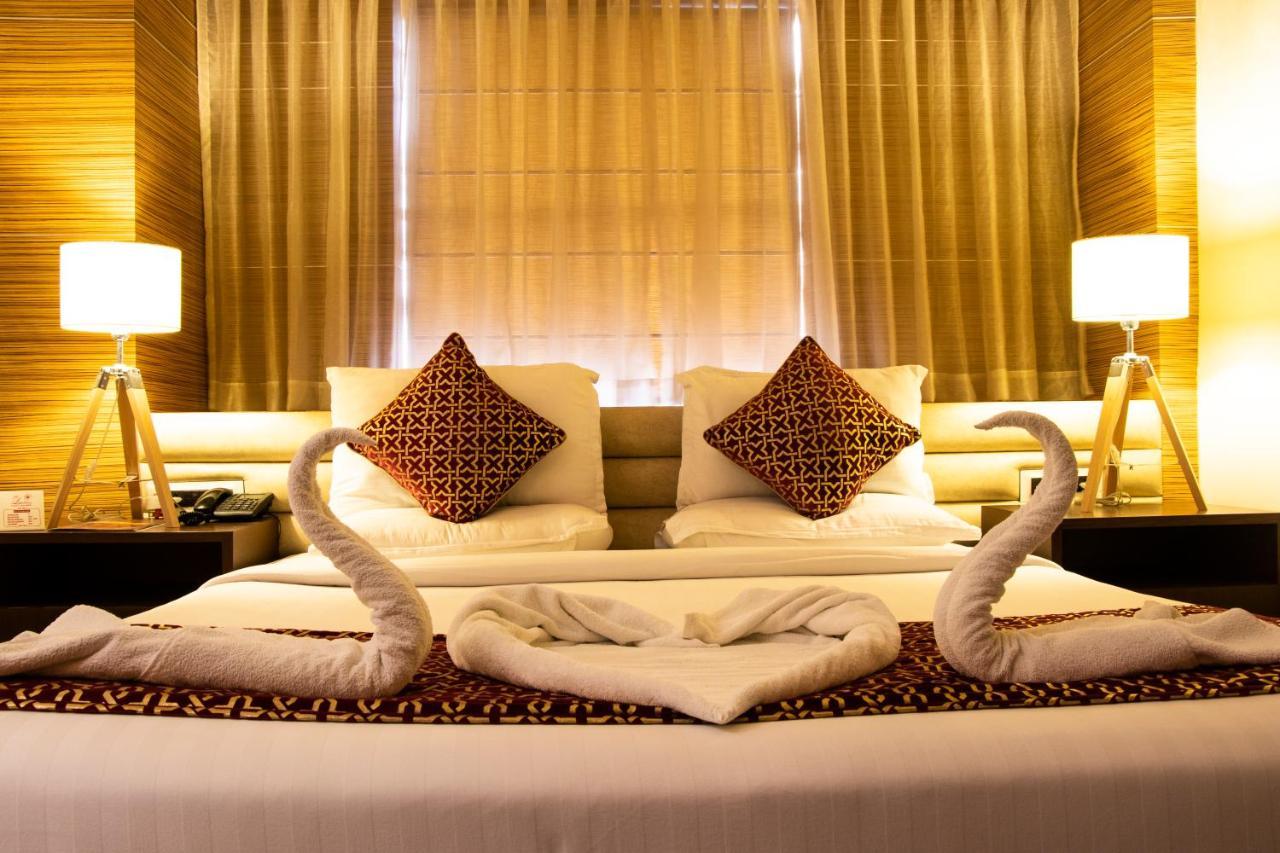 Hotel Landmark Rewa Экстерьер фото