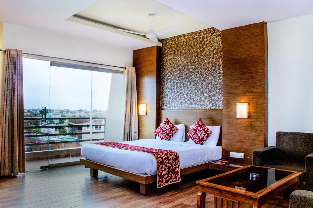 Hotel Landmark Rewa Экстерьер фото