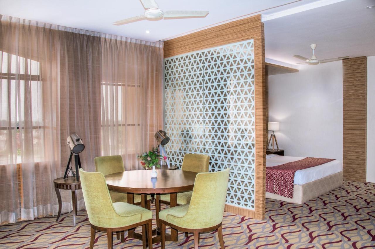 Hotel Landmark Rewa Экстерьер фото