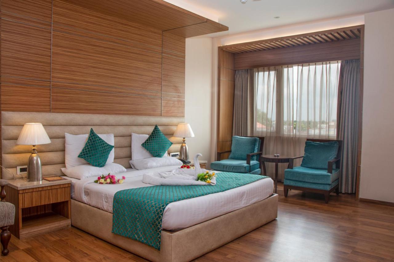Hotel Landmark Rewa Экстерьер фото