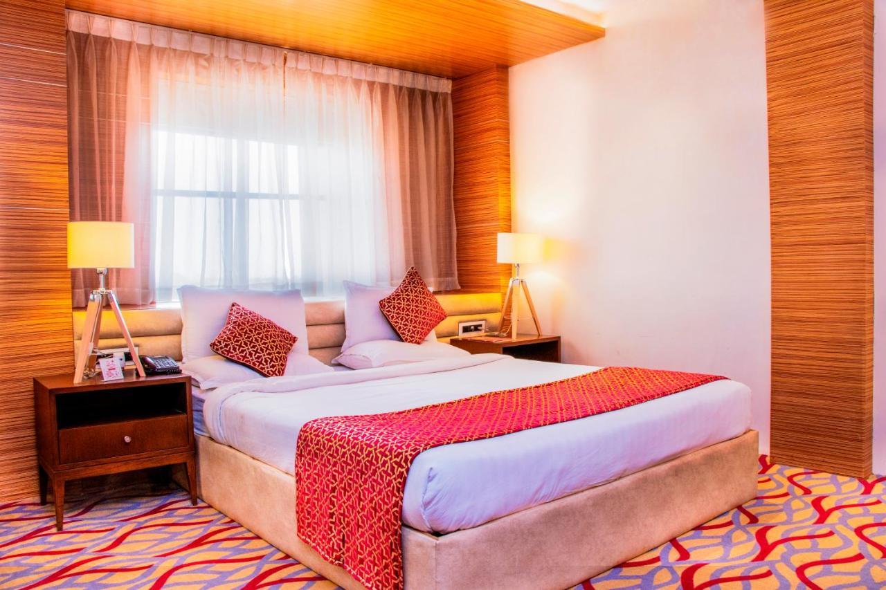 Hotel Landmark Rewa Экстерьер фото