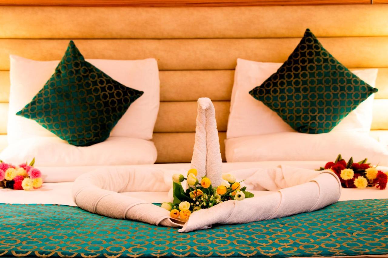 Hotel Landmark Rewa Экстерьер фото