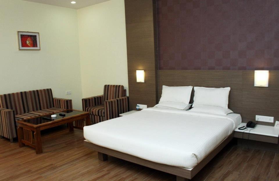 Hotel Landmark Rewa Экстерьер фото