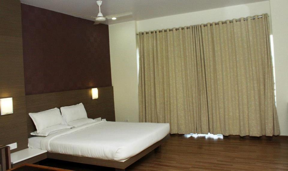 Hotel Landmark Rewa Экстерьер фото