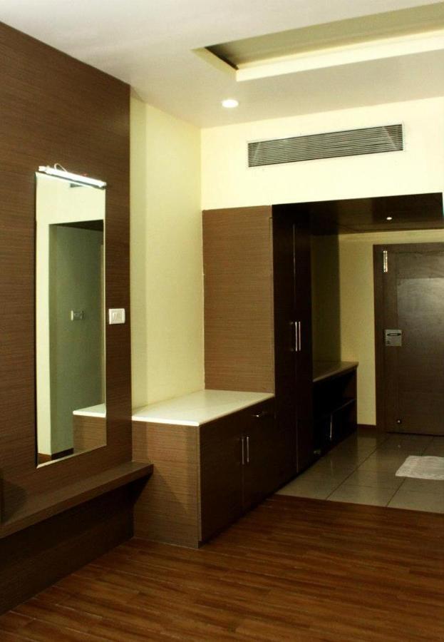 Hotel Landmark Rewa Экстерьер фото